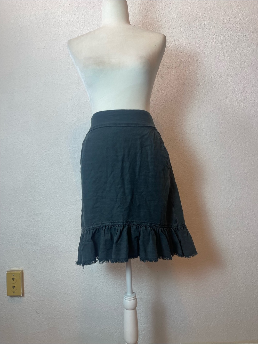 Anthropologie Pilcro Amora Ruffled  Skirt size S